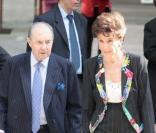 Le comte Edouard et la comtesse Jacqueline de Ribes lors du mariage de Mathilde Agostinelli et Antoine Meyer le 23 juin 2009 à Paris dans la mairie du XVIe arrondissement.