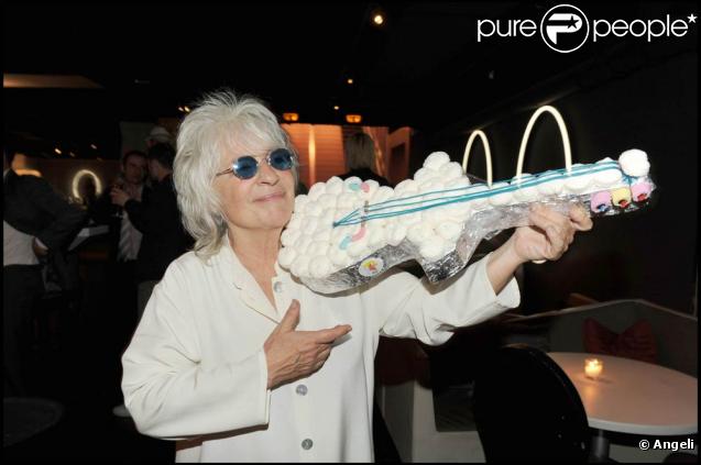 Catherine Lara fête le succès du spectacle Au delà des murs au Queenie