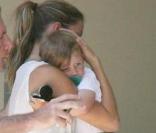 Gisele Bündchen s'occupe avec amour de John, le fils de son mari Tom Brady. 26/06/09