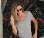Gisele Bündchen à Los Feliz en Californie fait du shopping chez La La Lings, la boutique pour enfant le 27 juin 2009