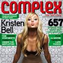 Kristen Bell, très décolletée et peu vêtue, vous souhaite une belle nuit avec un baiser enflammé...