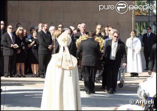 Les bouleversantes obsèques de Farrah Fawcett, qui se sont déroulées en la cathédrale Notre-Dame-des-Anges, à Los Angeles, le 29 juin 2009.
