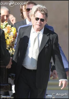 Les bouleversantes obsèques de Farrah Fawcett, qui se sont déroulées en la cathédrale Notre-Dame-des-Anges, à Los Angeles, le 29 juin 2009.