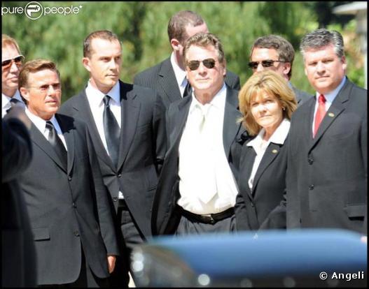 Les bouleversantes obsèques de Farrah Fawcett, qui se sont déroulées en la cathédrale Notre-Dame-des-Anges, à Los Angeles, le 29 juin 2009.
