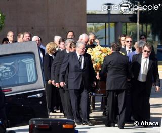 Les bouleversantes obsèques de Farrah Fawcett, qui se sont déroulées en la cathédrale Notre-Dame-des-Anges, à Los Angeles, le 29 juin 2009.