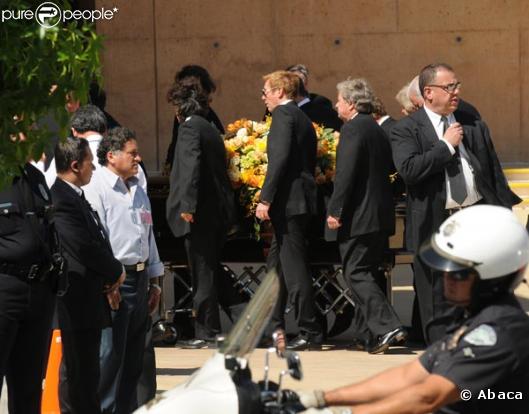Les bouleversantes obsèques de Farrah Fawcett, qui se sont déroulées en la cathédrale Notre-Dame-des-Anges, à Los Angeles, le 29 juin 2009.