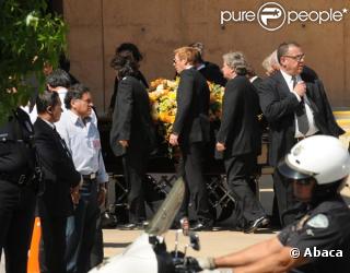Les bouleversantes obsèques de Farrah Fawcett, qui se sont déroulées en la cathédrale Notre-Dame-des-Anges, à Los Angeles, le 29 juin 2009.