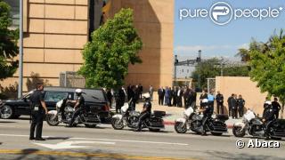 Les bouleversantes obsèques de Farrah Fawcett, qui se sont déroulées en la cathédrale Notre-Dame-des-Anges, à Los Angeles, le 29 juin 2009.