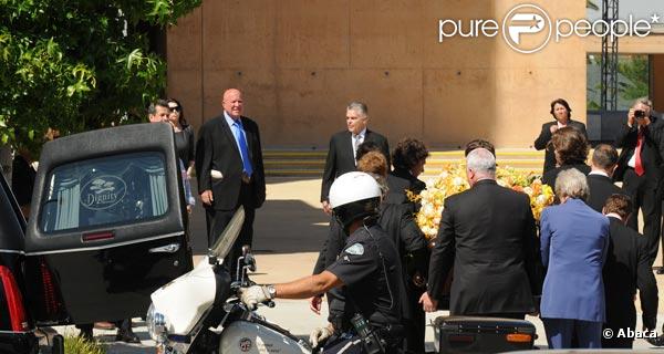 Les bouleversantes obsèques de Farrah Fawcett, qui se sont déroulées en la cathédrale Notre-Dame-des-Anges, à Los Angeles, le 29 juin 2009.