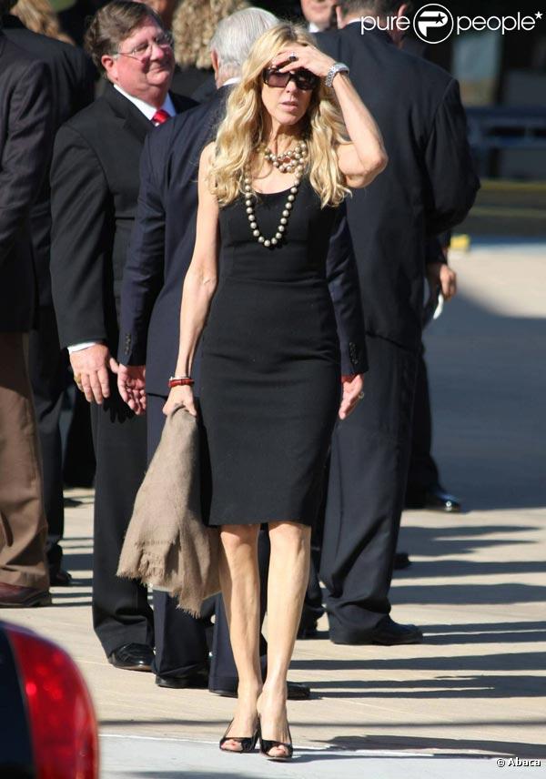 Les bouleversantes obsèques de Farrah Fawcett, qui se sont déroulées en la cathédrale Notre-Dame-des-Anges, à Los Angeles, le 29 juin 2009.