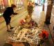 L"étoile de Farrah Fawcett à Hollywood Walk of Fame est fleurie et honorée par ses fans