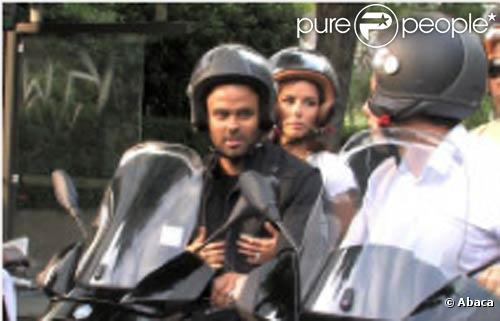 Eva Longoria et Tony Parker s'offrent une balade à scooter dans Paris