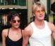 En mai 98, le couple n'a peut être pas encore tout bon, côté style mais ils ont l'air au top de la forme ! David voit définitivement la vie en rose à travers ses lunettes... jaunes ! 
