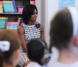 Michelle Obama visitant une école d'infirmières à Moscou le 7 juillet 2009