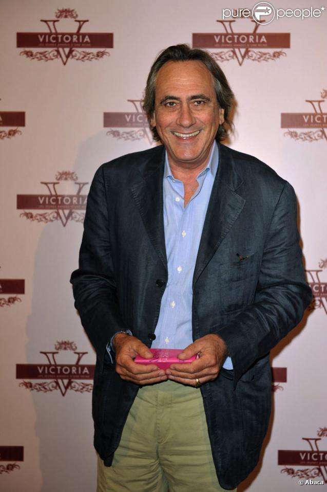Philippe Lavil lors de la première du film Victoria : les jeunes années d'une reine à Paris le 7 juillet 2009