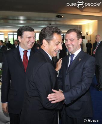 Jose Manuel Barroso, Nicolas Sarkozy et Dmitri Medvedev lors du sommet du G8 à L'Aquila le 8 juillet 2009