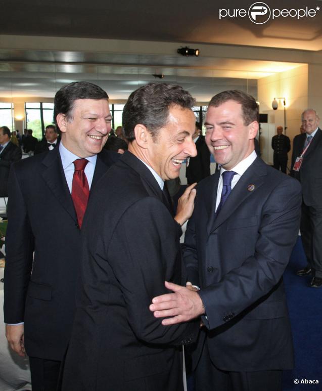 Jose Manuel Barroso, Nicolas Sarkozy et Dmitri Medvedev lors du sommet du G8 à L'Aquila le 8 juillet 2009