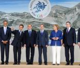 Taro Aso, Stephen Harper, Barack Obama, Nicolas Sarkozy, Silvio Berlusconi, Dmitry Medvedev, Angela Merkel, Gordon Brown, Fredrik Reinfeldt, Jose Manuel Barroso lors du sommet du G8 à L'Aquila en Italie le 8 juillet 2009