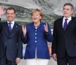 Dmitri Medvedev, Angela Merkel et Gordon Brown lors du sommet du G8 à L'Aquila en Italie le 8 juillet 2009 