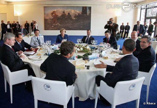 Stephen Harper, Silvio Berlusconi, Taro Aso, Angela Merkel, Dmitri Medvedev, Jose Manuel Barroso durant le sommet du G8 le 8 juillet 2009 à L'Aquila en Italie