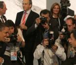 Nicolas Sarkozy et Barack Obama s'entretiennent lors du G8, en Italie