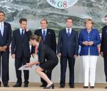 Taro Aso, Stephen Harper, Barack Obama, Nicolas Sarkozy, Silvio Berlusconi, Dmitry Medvedev, Angela Merkel, Gordon Brown, Fredrik Reinfeldt, Jose Manuel Barroso lors du sommet du G8 à L'Aquila en Italie le 8 juillet 2009