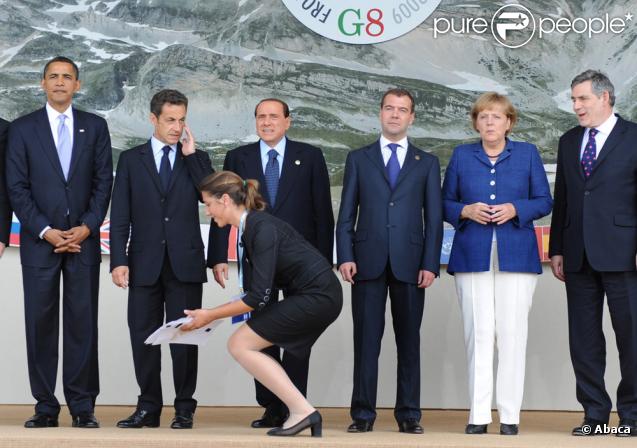 Taro Aso, Stephen Harper, Barack Obama, Nicolas Sarkozy, Silvio Berlusconi, Dmitry Medvedev, Angela Merkel, Gordon Brown, Fredrik Reinfeldt, Jose Manuel Barroso lors du sommet du G8 à L'Aquila en Italie le 8 juillet 2009