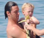 Le compagnon d'Eva Herzigova, Gregorio Marsiaj et leur fils, George.