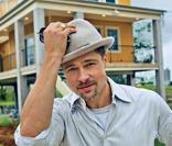 Brad Pitt en couverture du magasine Architectural Digest en janvier 2009