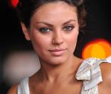 Mila Kunis, très belle sur tapis rouge !