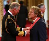 Robert Plant, heureux d'être élevé au rang de Commandeur par le prince Charles