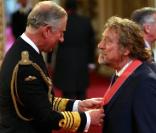 Robert Plant, heureux d\'être élevé au rang de Commandeur par le prince Charles