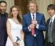 Robert Plant, heureux d'être élevé au rang de Commandeur par le prince Charles, en présence de ses enfants (Logan, Carmen et Jordan) 