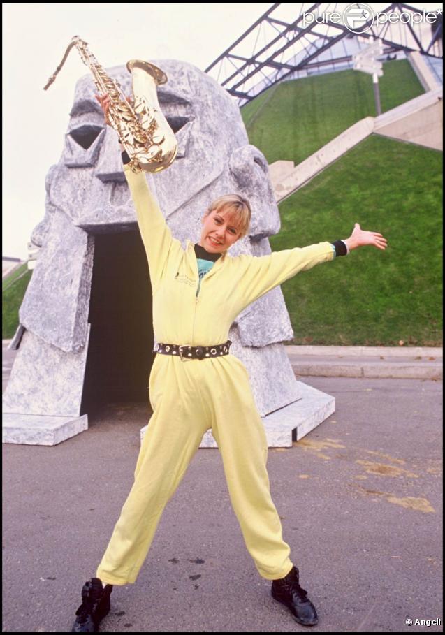 Dorothée devant le Zénith en janvier 1990 : présentatrice, Dorothée était surtout une chanteuse très populaire dans les années 80-90 ! 