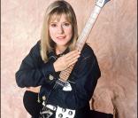 Dorothée et son inséparable guitare en 1993 : elle cartonne sur TF1 avec le Club 