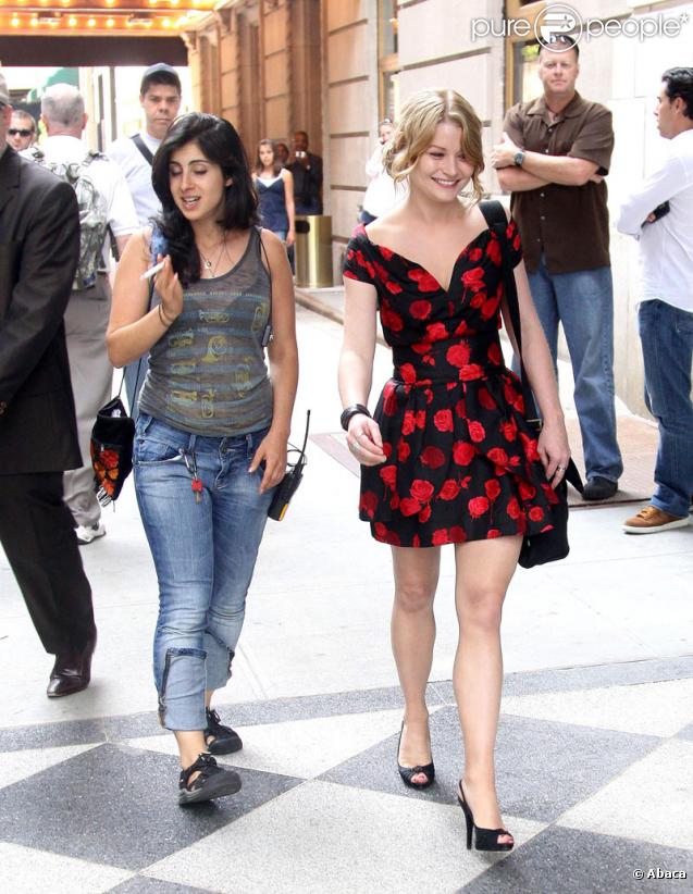 Emilie de Ravin (droite) sur le tournage de Remember Me à New York le 13 juillet 2009