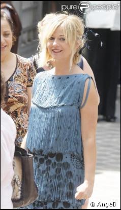 Flavie Flament lors du mariage de Laurence Ferrari portait une robe Alberta Ferretti
