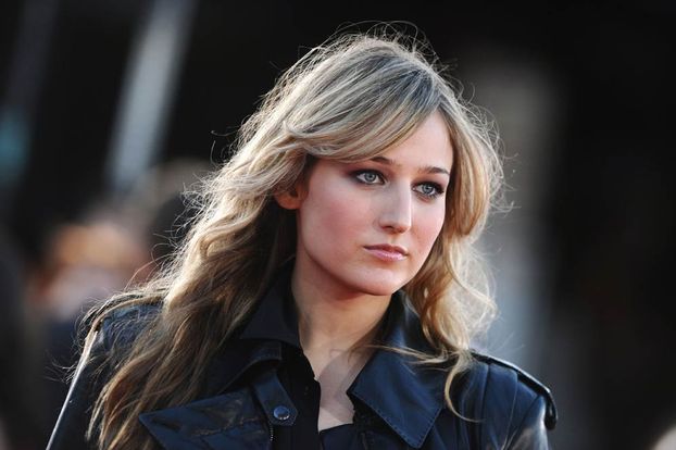 La jolie Leelee Sobieski s'apprête à convoler avec Adam Kimmel !