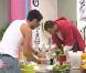Léo et Jonathan prépare des cocktails