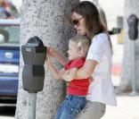 Jennifer Garner et sa grande fille Violet à Los Angeles. 19/07/09