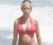 La bombe de Playboy Kendra Wilkinson... une superbe femme enceinte et en bikini sous le soleil !