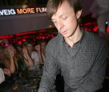 Le DJ Martin Solveig met le feu au VIP Room, à Saint-Tropez, le 22 juillet 2009 !
