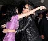 Rihanna retrouve Katy Perry dans un restaurant de New York (Etats-Unis, 25 juillet 2009)
