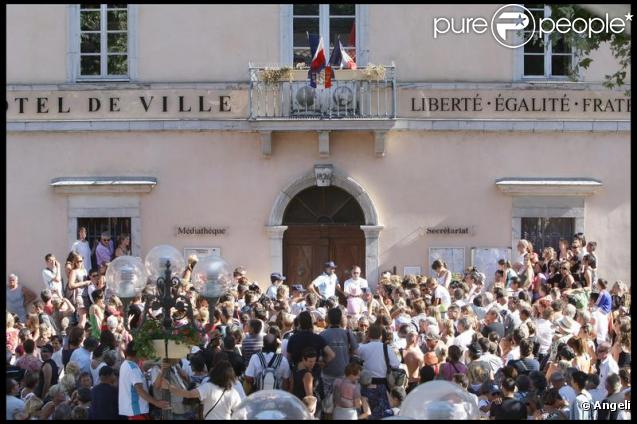 Alexandra Lamy et Jean Dujardin se sont unis le 25 juillet 2009, à la mairie d'Anduze, dans les Cévennes.