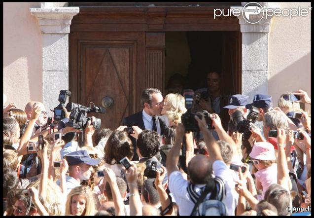 Alexandra Lamy et Jean Dujardin à leur mariage, le 25 juillet 2009.