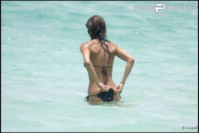 ELISABETTA CANALIS, LA NOUVELLE PETITE AMIE DE GEORGE CLOONEY, EN BIKINI SUR UNE PLAGE DE MIAMI il y a quelques jours... une très très belle fille ! 