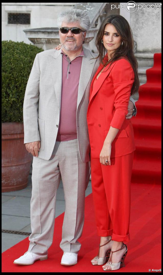 Penélope Cruz à la première londonienne du film  Broken Embraces  ( Los Abrazos Rotos ) de Pedro Almodovar