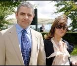 Rowan Atkinson et sa femme au Festival Glorious Goodwood à Chichester (30 juillet 2009)