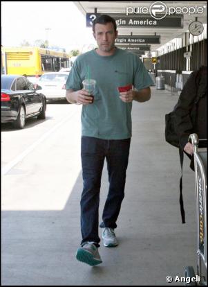 Ben Affleck va prendre l'avion à l'aéroport de Lax, Los Angeles le 26 juillet 2009