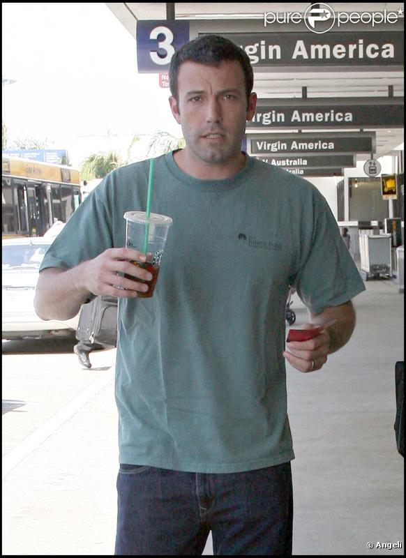 Ben Affleck va prendre l'avion à l'aéroport de Lax, Los Angeles le 26 juillet 2009